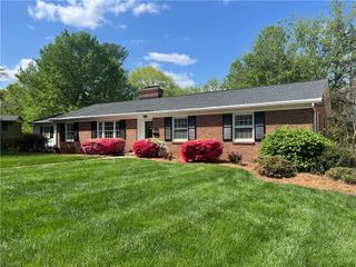 840 Camelot Court, Winston-salem, NC 27106