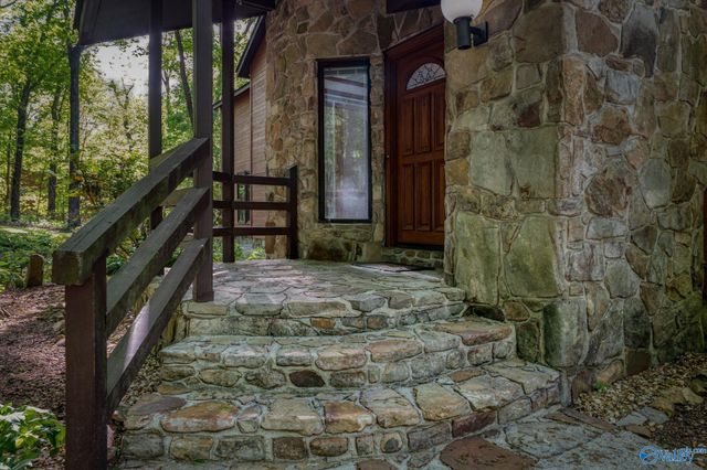 5000 Sunset Bluff, Huntsville, AL 35803