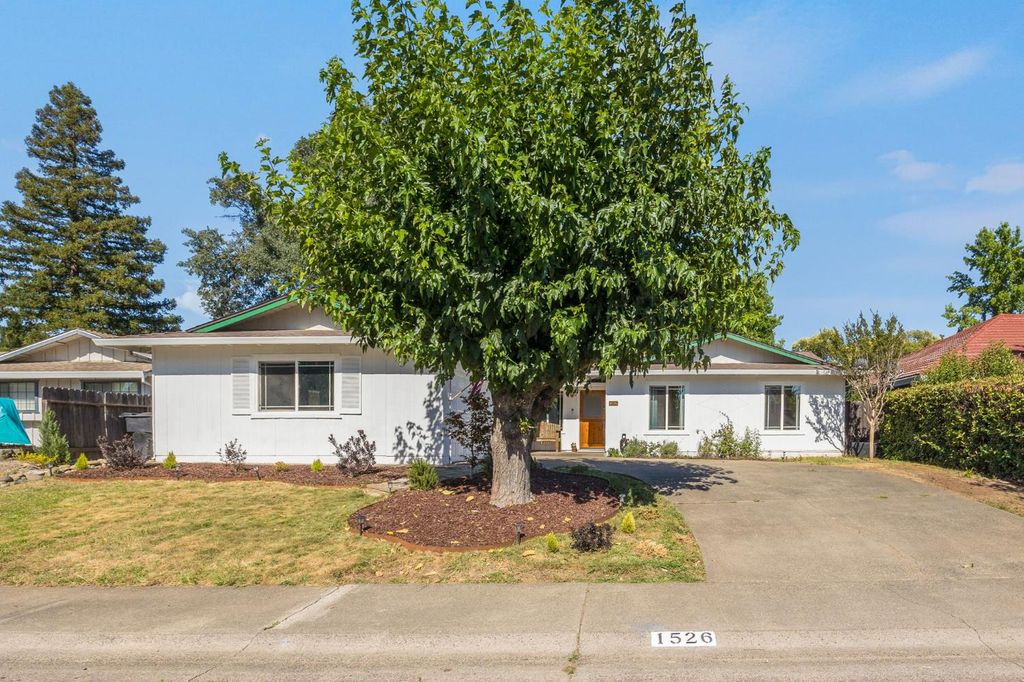 1526 Quail Cir, Roseville, CA 95661