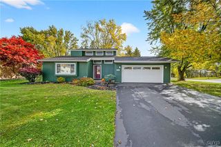 8302 Parker House Path, Cicero, NY 13039