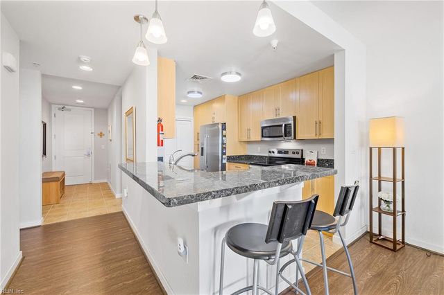 3738 Sandpiper Rd Apt 218B, Virginia Beach, VA 23456