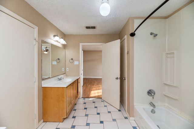 2317 Jenson Circle, Fort Worth, TX 76112