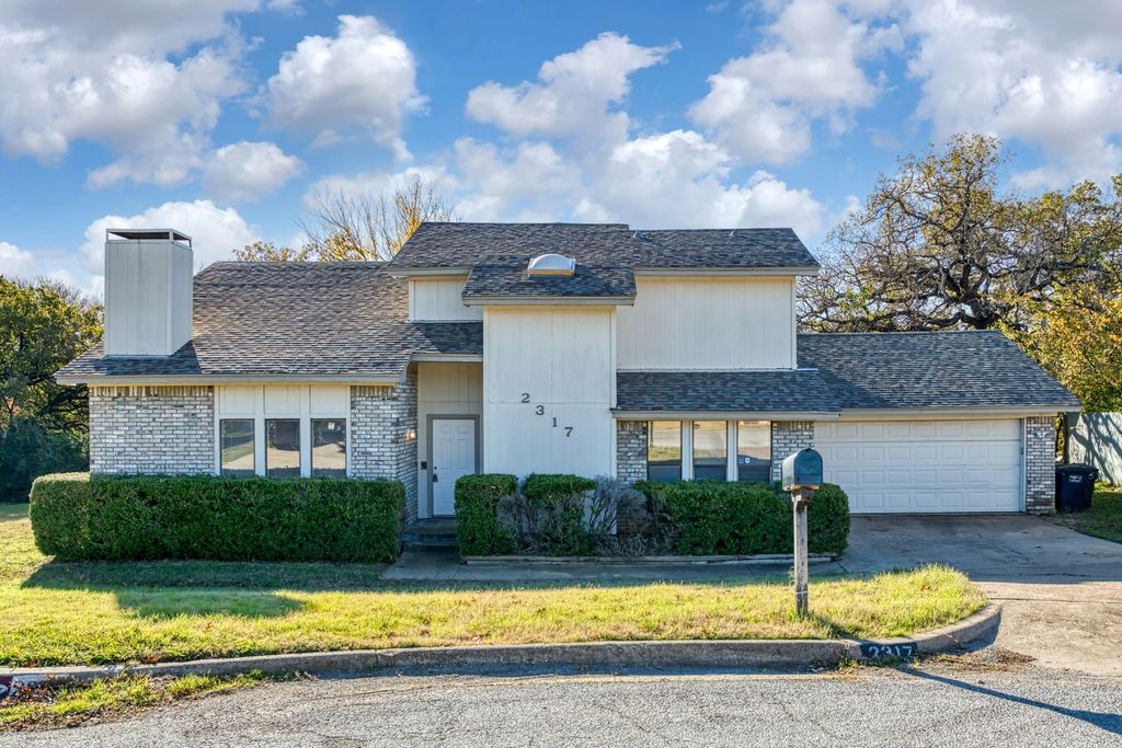 2317 Jenson Circle, Fort Worth, TX 76112