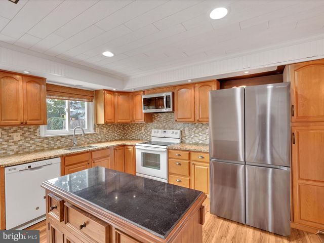 1507 W MARKET ST, Pottsville, PA 17901