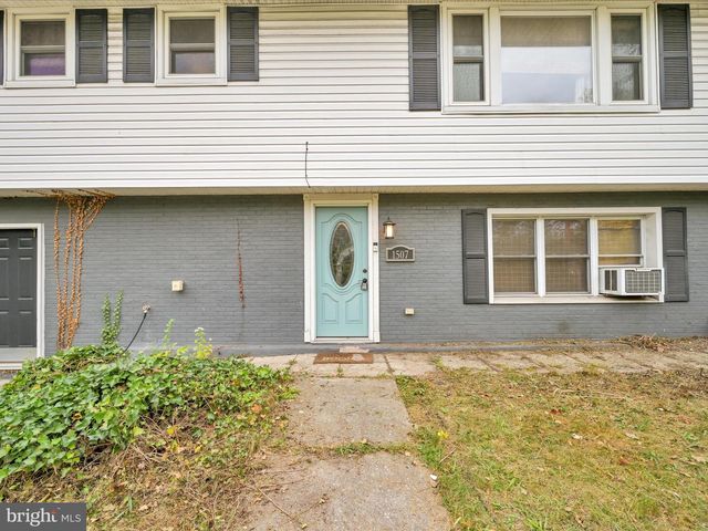 1507 W MARKET ST, Pottsville, PA 17901