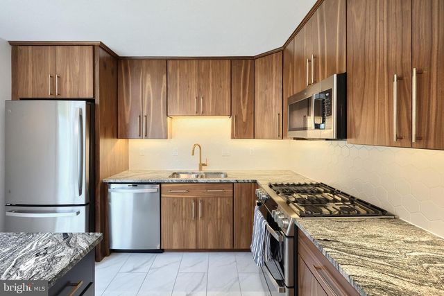 204 COUNTRY RIDGE DR, Red Lion, PA 17356