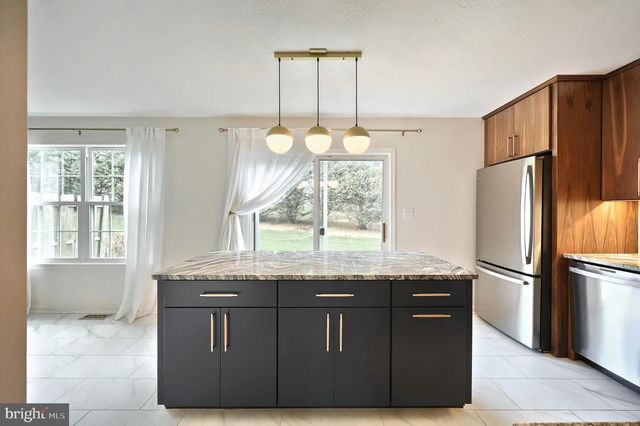 204 COUNTRY RIDGE DR, Red Lion, PA 17356