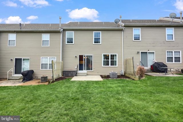 204 COUNTRY RIDGE DR, Red Lion, PA 17356