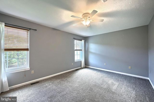 204 COUNTRY RIDGE DR, Red Lion, PA 17356