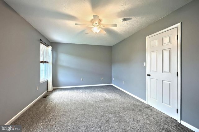 204 COUNTRY RIDGE DR, Red Lion, PA 17356