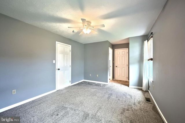 204 COUNTRY RIDGE DR, Red Lion, PA 17356