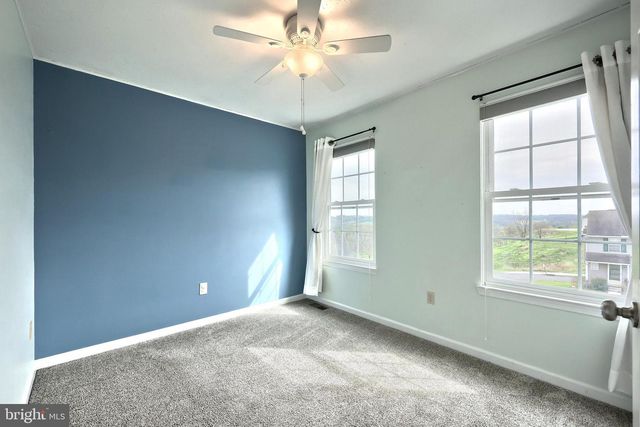 204 COUNTRY RIDGE DR, Red Lion, PA 17356