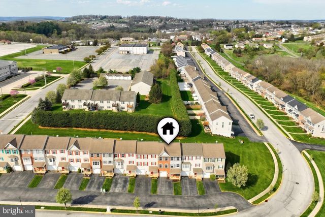 204 COUNTRY RIDGE DR, Red Lion, PA 17356