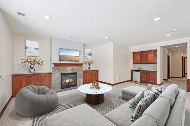 15837 Drawstone Trail, Apple Valley, MN 55124