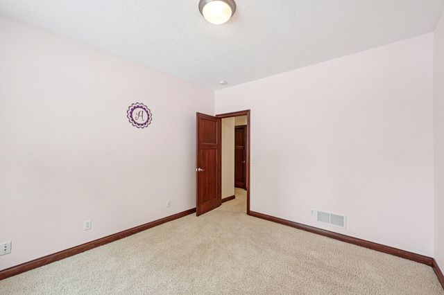 15837 Drawstone Trail, Apple Valley, MN 55124