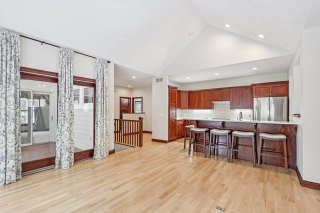 15837 Drawstone Trail, Apple Valley, MN 55124