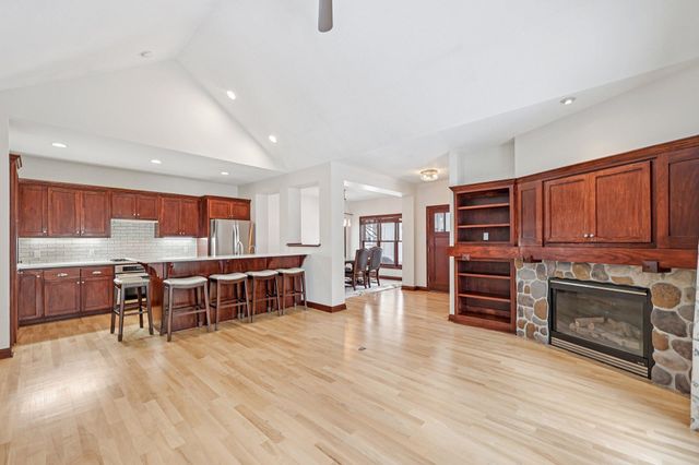 15837 Drawstone Trail, Apple Valley, MN 55124