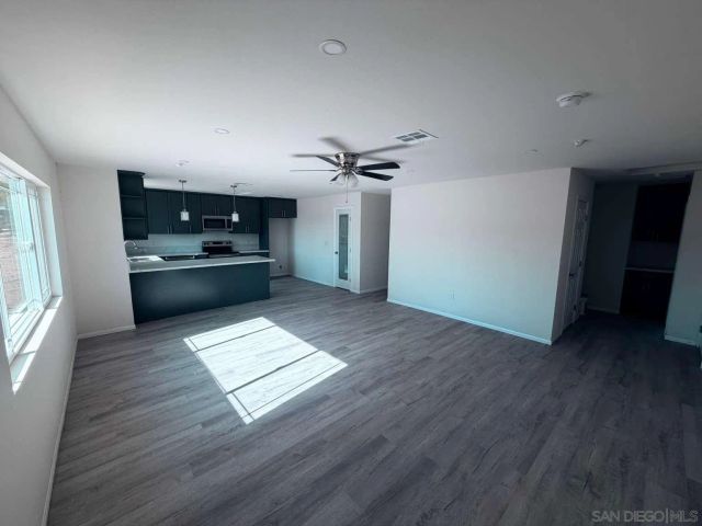 40063 176Th ST, Lake Los Angeles, CA 93591