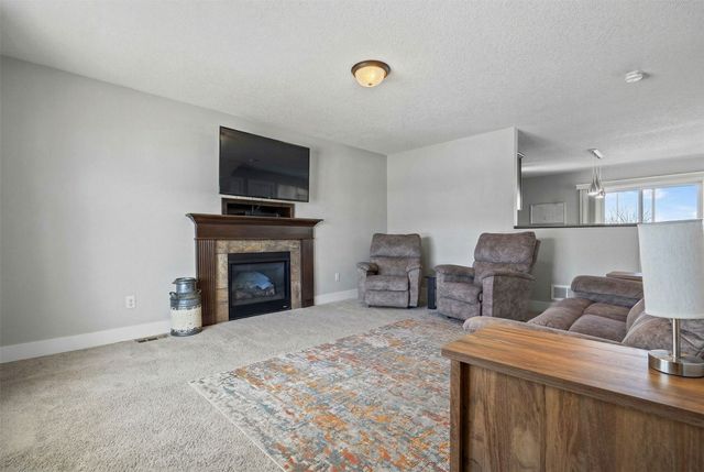 3409 Hawthorn Drive SW, Bondurant, IA 50035