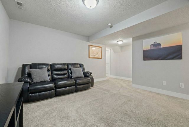 3409 Hawthorn Drive SW, Bondurant, IA 50035