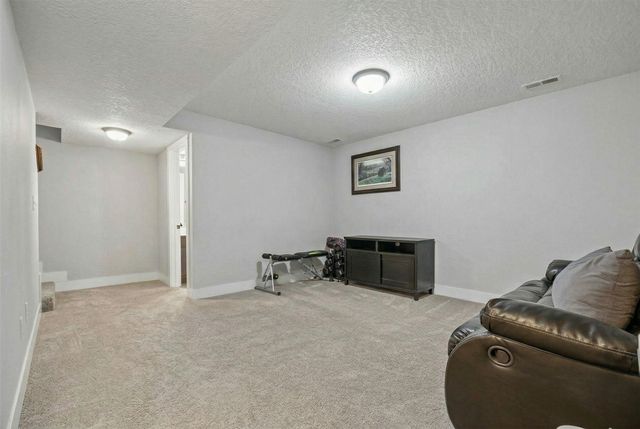 3409 Hawthorn Drive SW, Bondurant, IA 50035