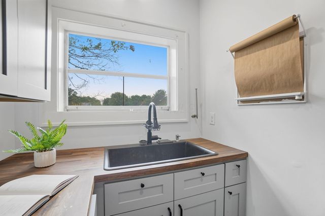 525 Gender Road, Canal Winchester, OH 43110