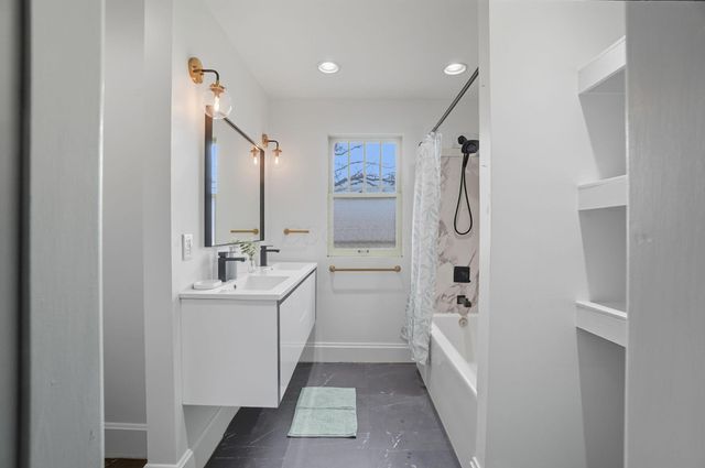 525 Gender Road, Canal Winchester, OH 43110