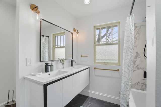 525 Gender Road, Canal Winchester, OH 43110