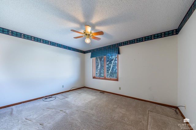 2113 Hillview Drive, Manhattan, KS 66502