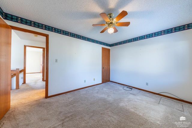 2113 Hillview Drive, Manhattan, KS 66502