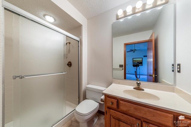 2113 Hillview Drive, Manhattan, KS 66502