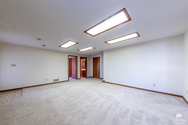 2113 Hillview Drive, Manhattan, KS 66502