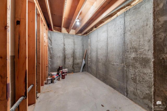 2113 Hillview Drive, Manhattan, KS 66502