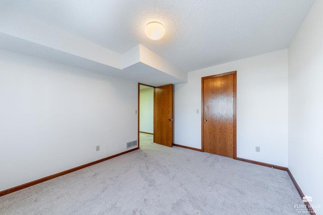 2113 Hillview Drive, Manhattan, KS 66502