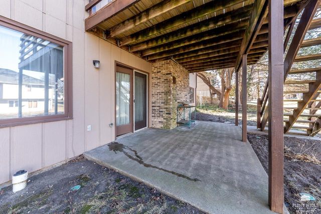 2113 Hillview Drive, Manhattan, KS 66502