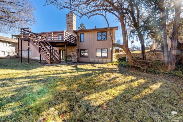 2113 Hillview Drive, Manhattan, KS 66502