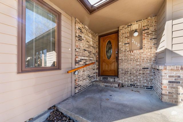 2113 Hillview Drive, Manhattan, KS 66502