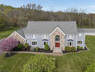 3 Peach Tree Ln, Clinton Twp., NJ 08833