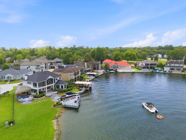 3822 Walden Estates Drive, Montgomery, TX 77356