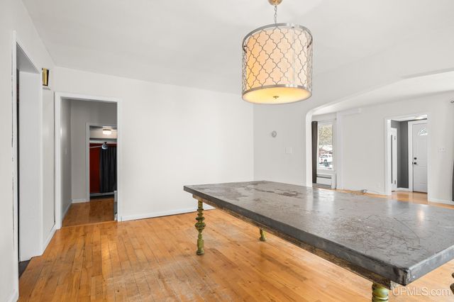 324 Michigan Avenue, Gladstone, MI 49837