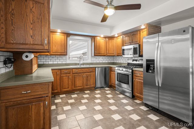 324 Michigan Avenue, Gladstone, MI 49837