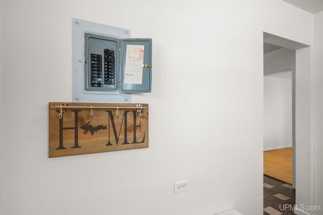 324 Michigan Avenue, Gladstone, MI 49837