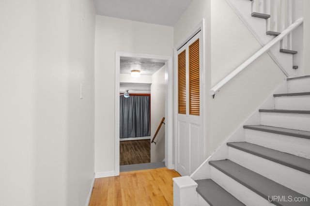 324 Michigan Avenue, Gladstone, MI 49837