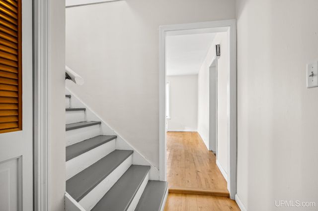 324 Michigan Avenue, Gladstone, MI 49837