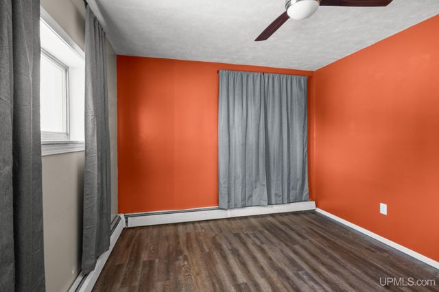 324 Michigan Avenue, Gladstone, MI 49837