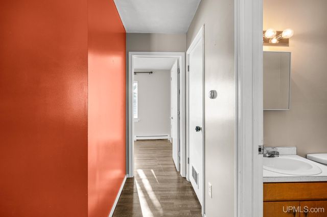 324 Michigan Avenue, Gladstone, MI 49837