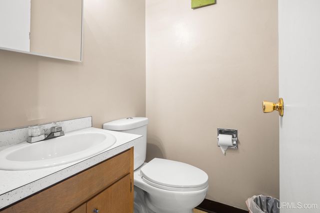 324 Michigan Avenue, Gladstone, MI 49837