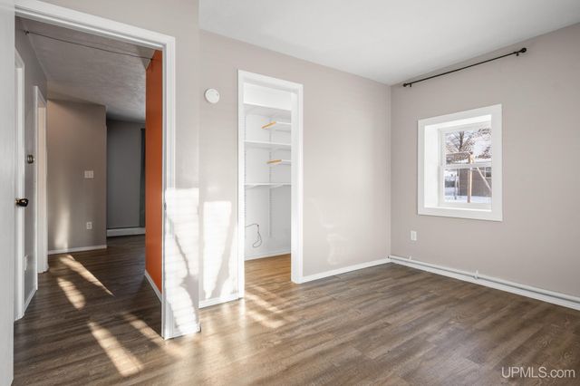 324 Michigan Avenue, Gladstone, MI 49837