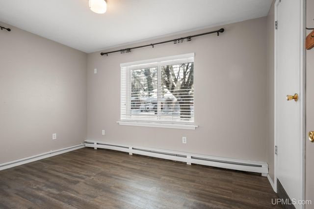 324 Michigan Avenue, Gladstone, MI 49837