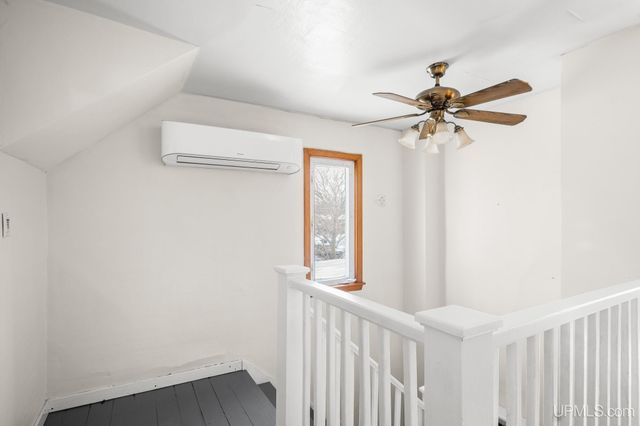 324 Michigan Avenue, Gladstone, MI 49837